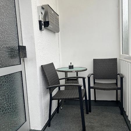 Moderne helle 2,5 Zimmer Wohnung mit großem Bad und Küche in Trossingen Exterior foto
