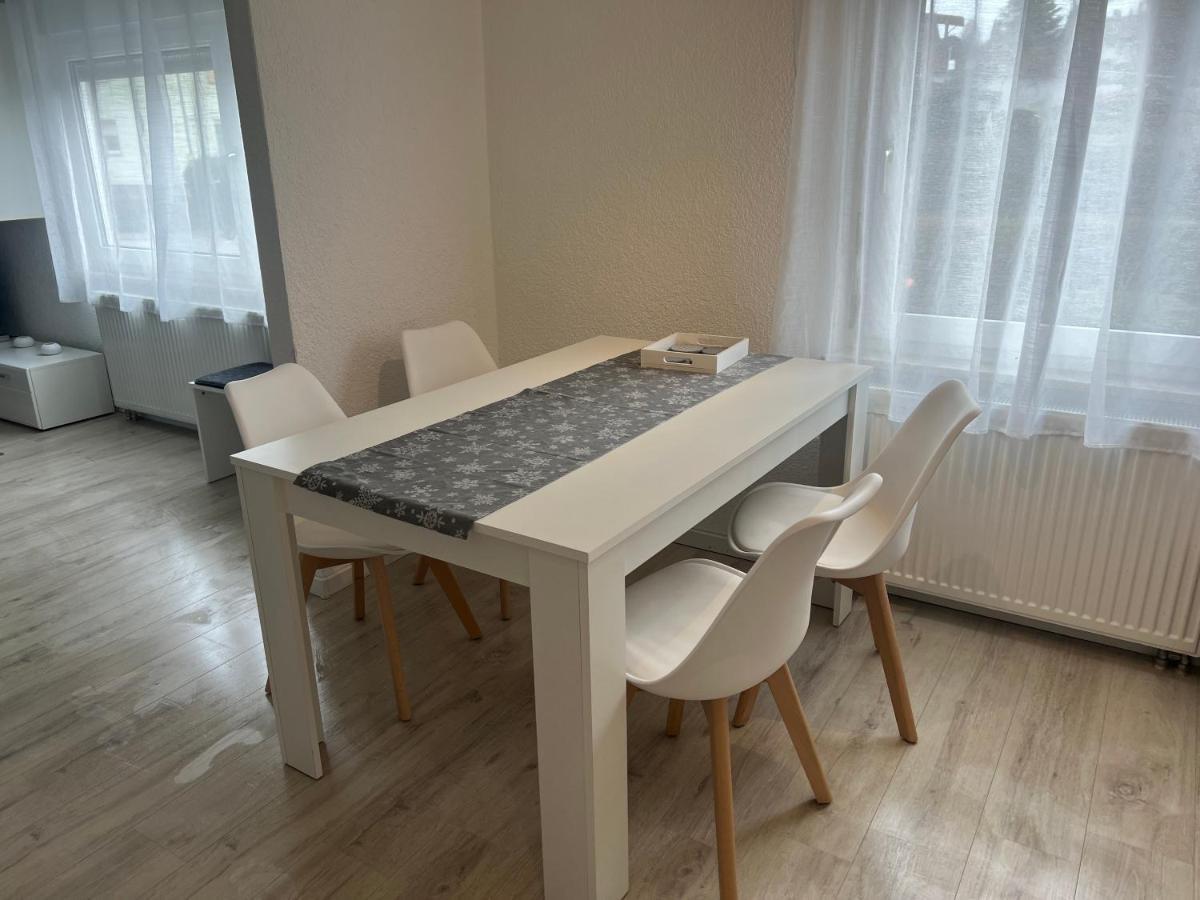 Moderne helle 2,5 Zimmer Wohnung mit großem Bad und Küche in Trossingen Exterior foto
