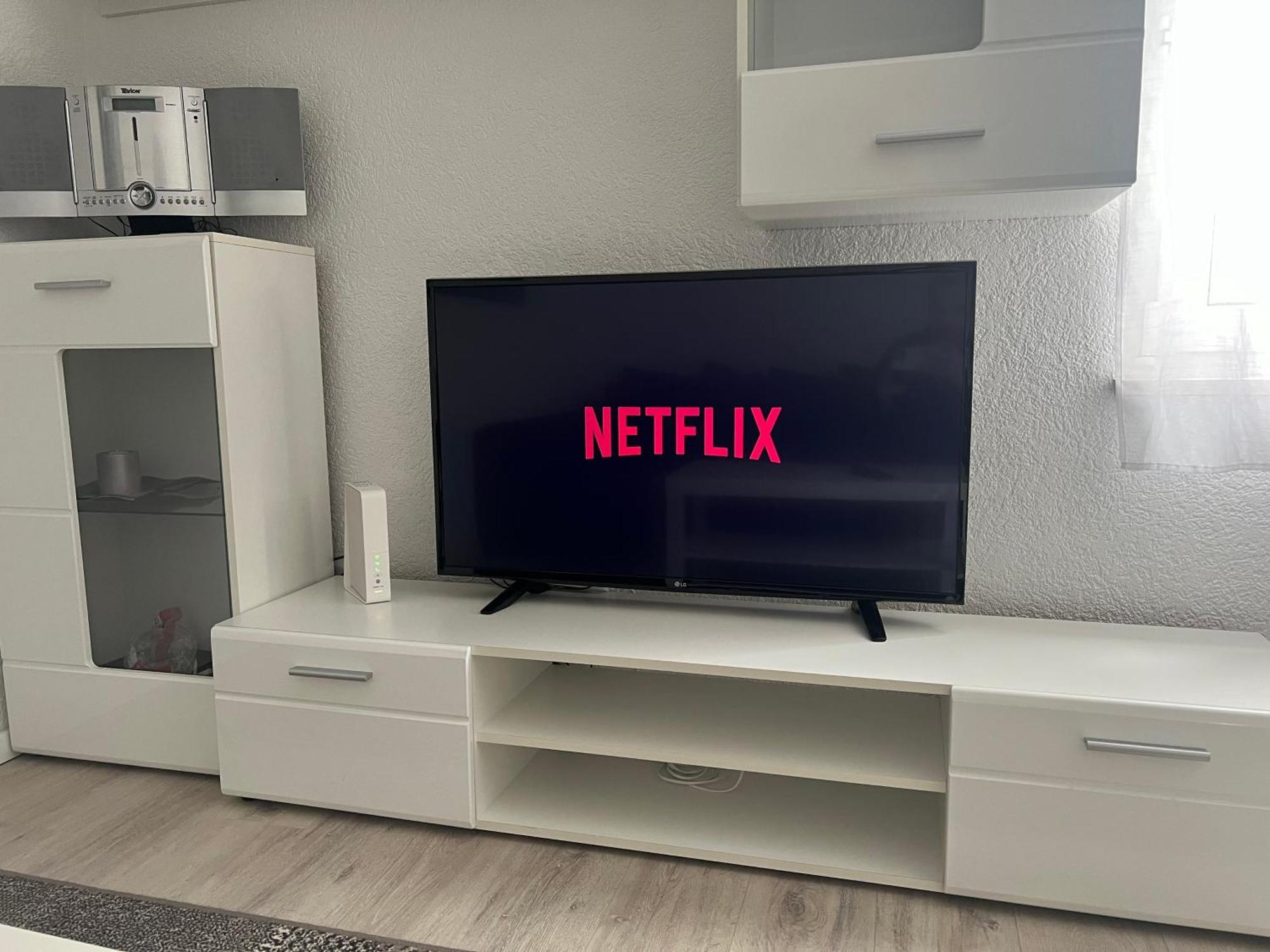 Moderne helle 2,5 Zimmer Wohnung mit großem Bad und Küche in Trossingen Exterior foto