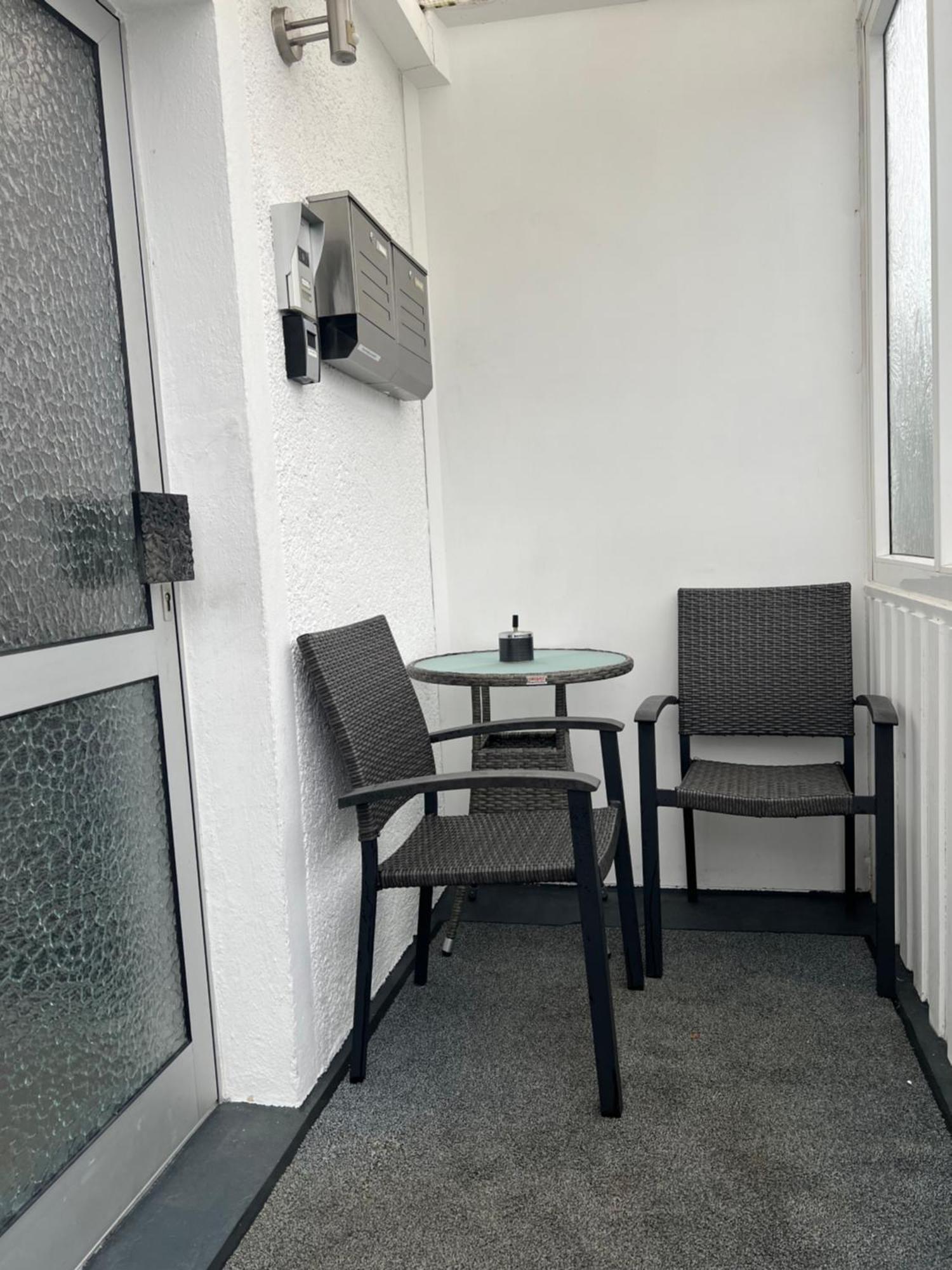 Moderne helle 2,5 Zimmer Wohnung mit großem Bad und Küche in Trossingen Exterior foto