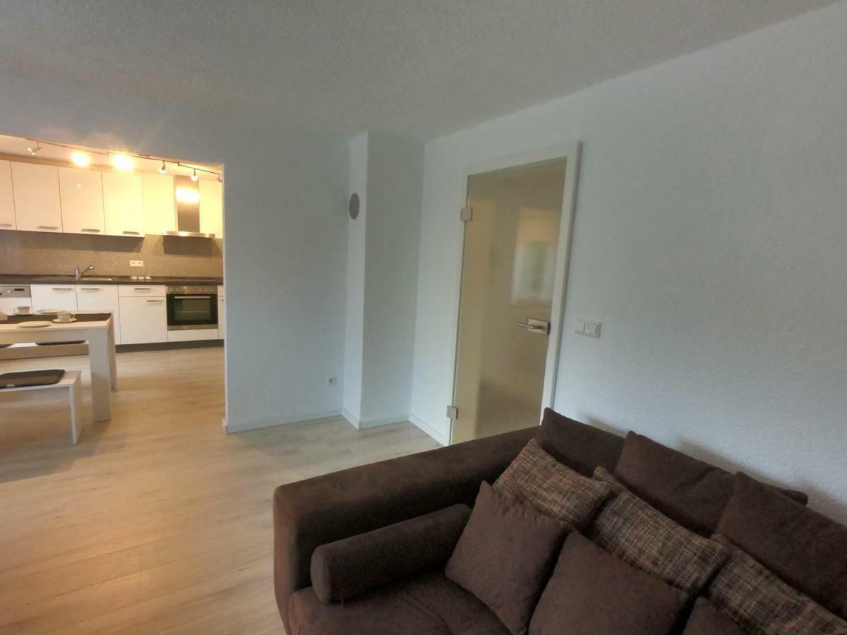 Moderne helle 2,5 Zimmer Wohnung mit großem Bad und Küche in Trossingen Exterior foto