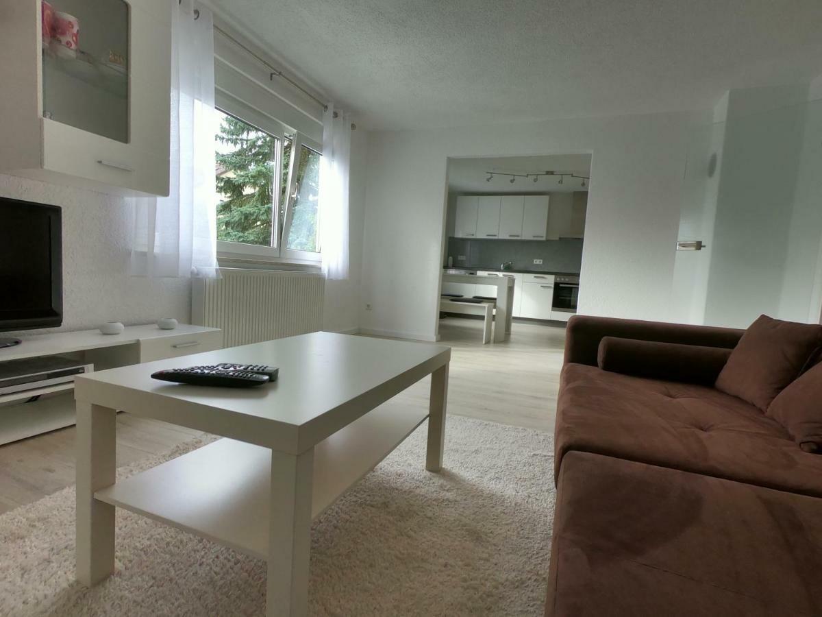 Moderne helle 2,5 Zimmer Wohnung mit großem Bad und Küche in Trossingen Exterior foto