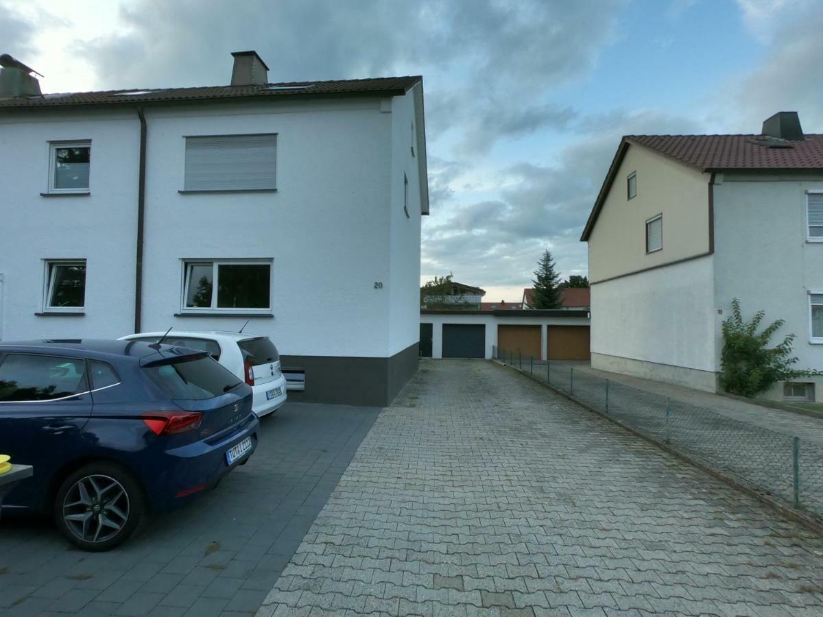 Moderne helle 2,5 Zimmer Wohnung mit großem Bad und Küche in Trossingen Exterior foto