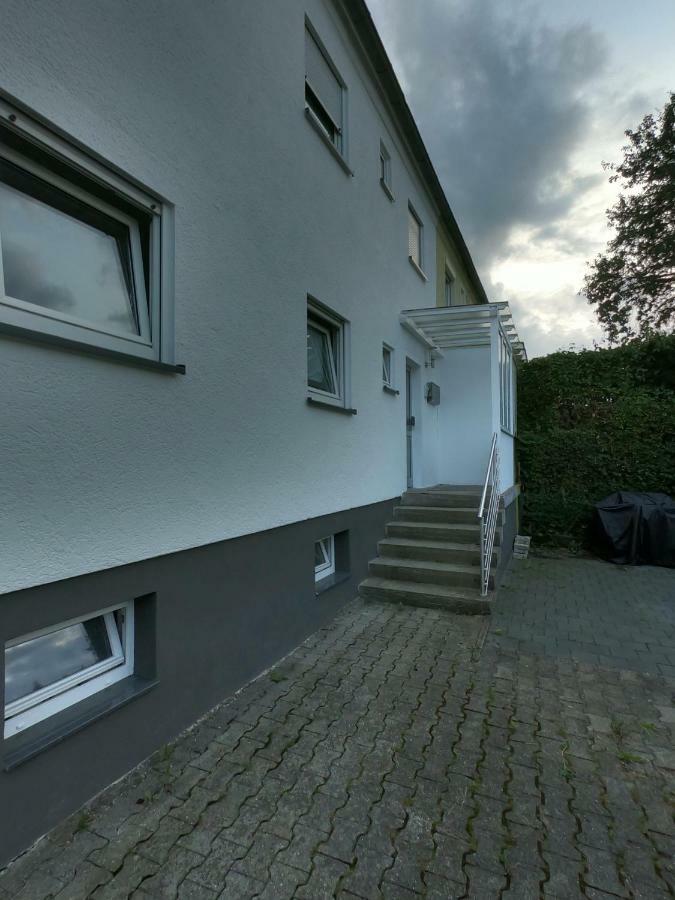 Moderne helle 2,5 Zimmer Wohnung mit großem Bad und Küche in Trossingen Exterior foto