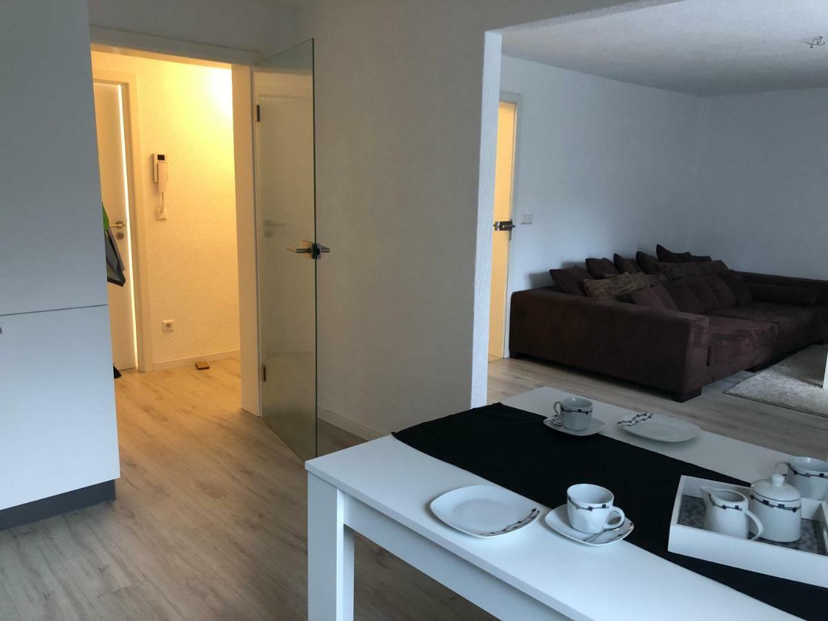 Moderne helle 2,5 Zimmer Wohnung mit großem Bad und Küche in Trossingen Exterior foto